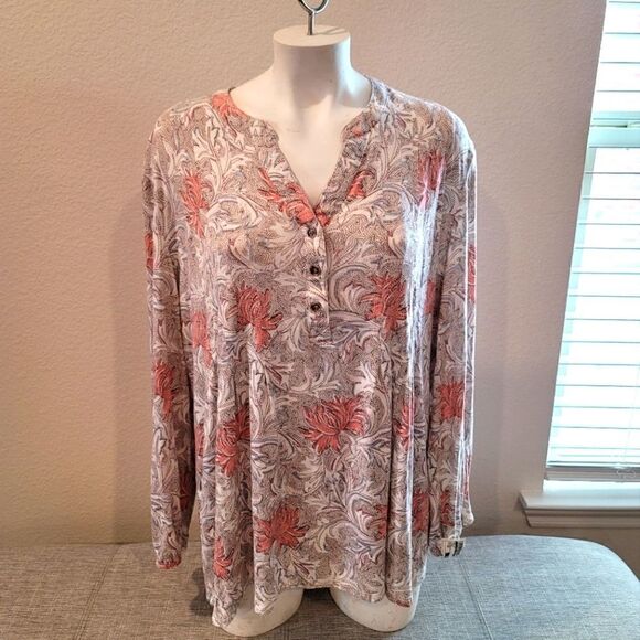 PLUS Floral Wondely Blouse  - Picture 1 of 7
